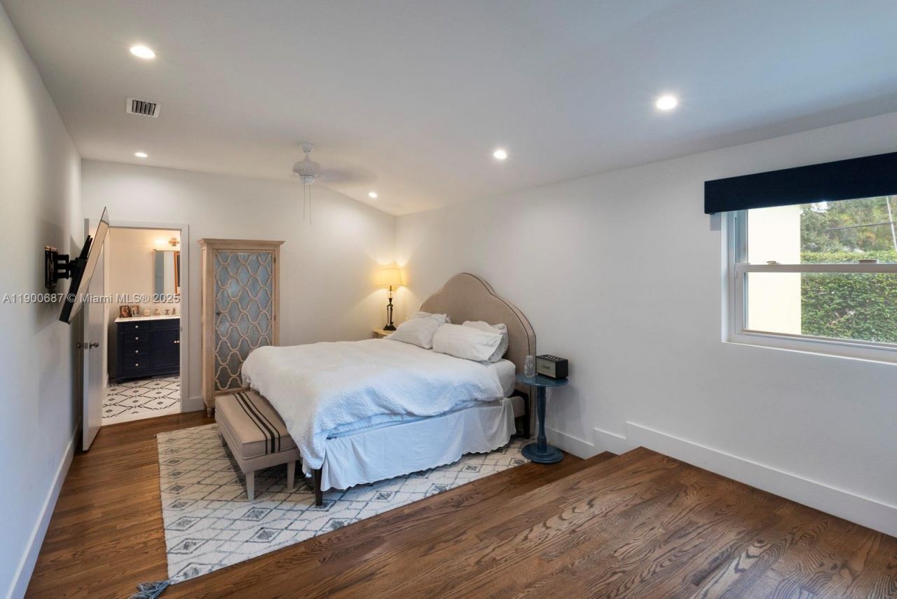 1200 SW 18th St, Miami, FL 33145 Photo