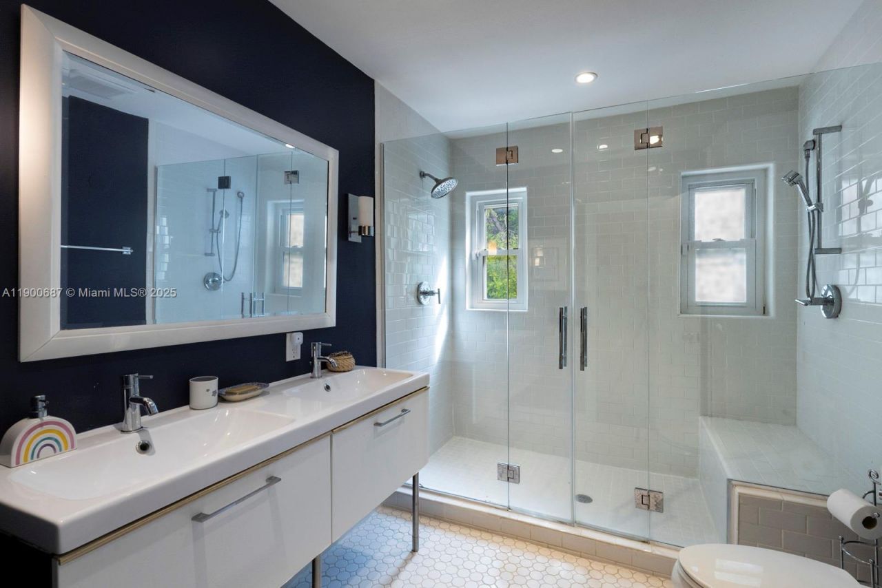 1200 SW 18th St, Miami, FL 33145 Photo