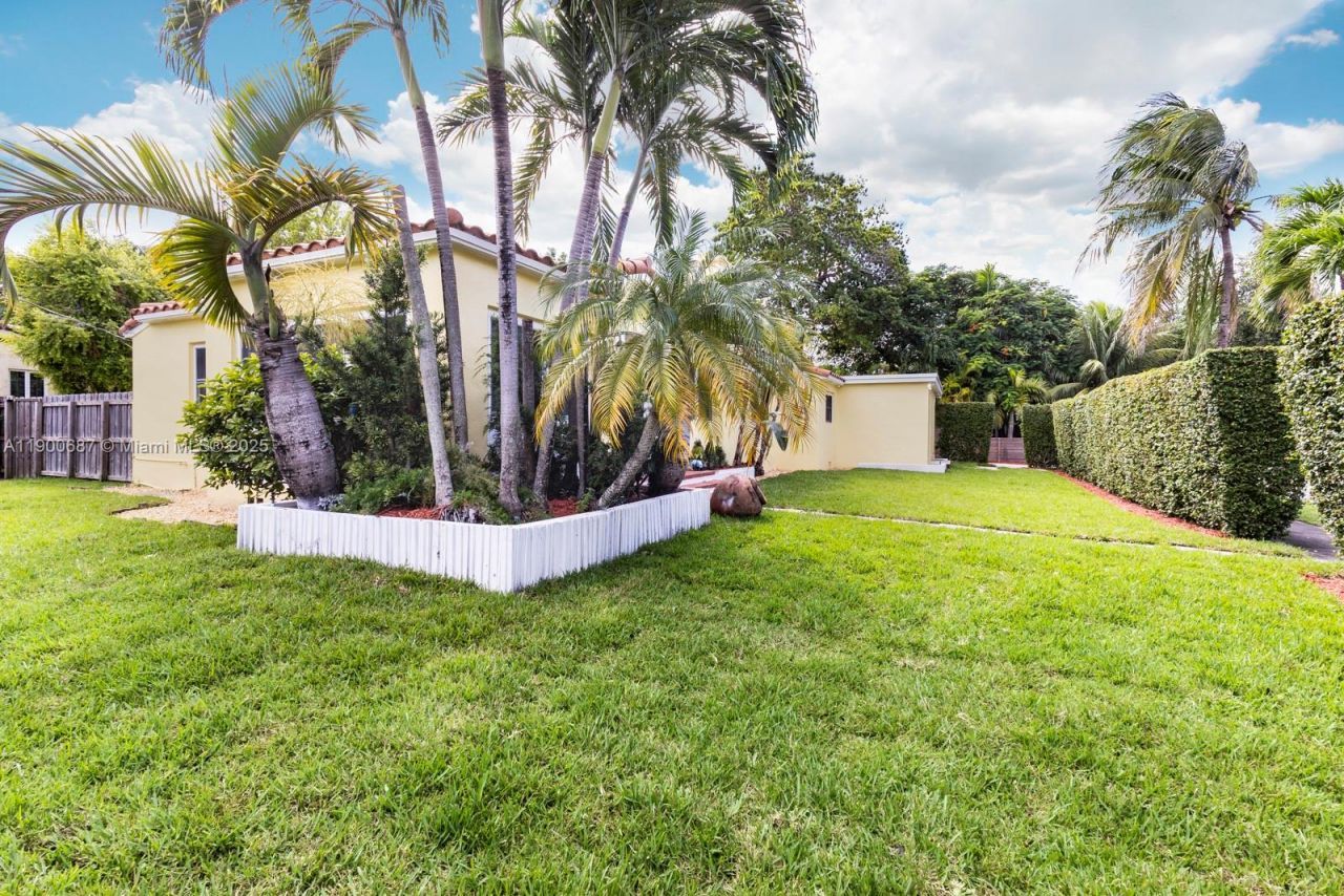 1200 SW 18th St, Miami, FL 33145 Photo