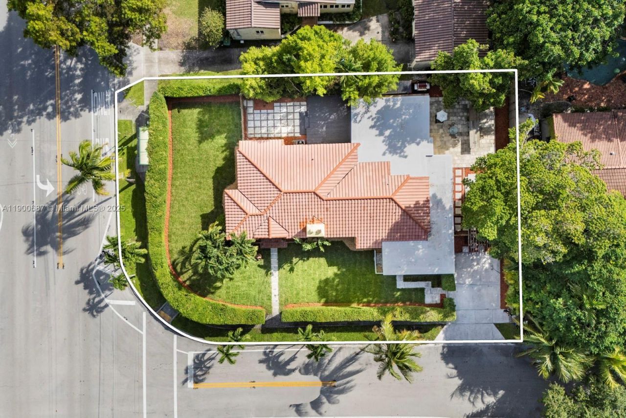 1200 SW 18th St, Miami, FL 33145 Photo