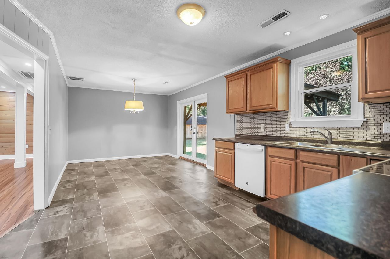 5724 Mineral Springs Road Photo 8