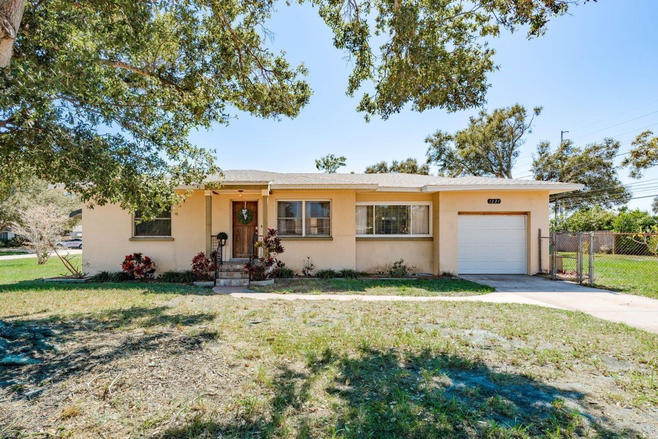 1221 Woodlawn Street, Clearwater, FL 33756 Main Photo
