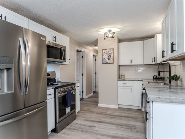 111 Malibu Dr, Springfield, MA 01128