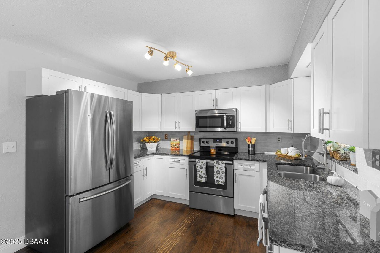 1617 Paradise Lane, Astor, FL 32102 Photo