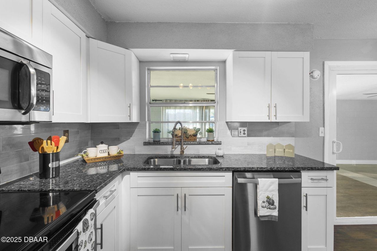 1617 Paradise Lane, Astor, FL 32102 Photo