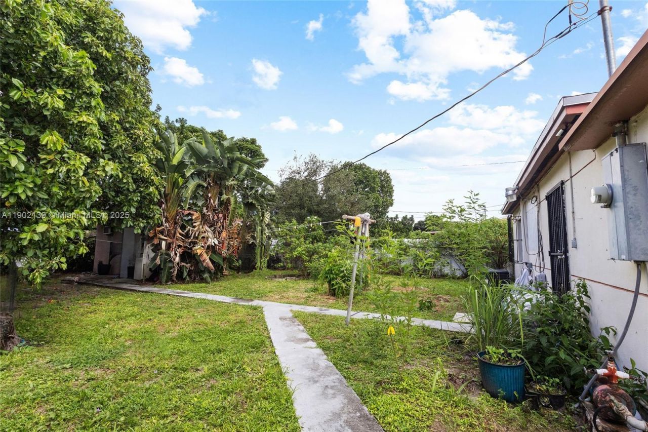 431 NW 116th St, Miami, FL 33168 Photo