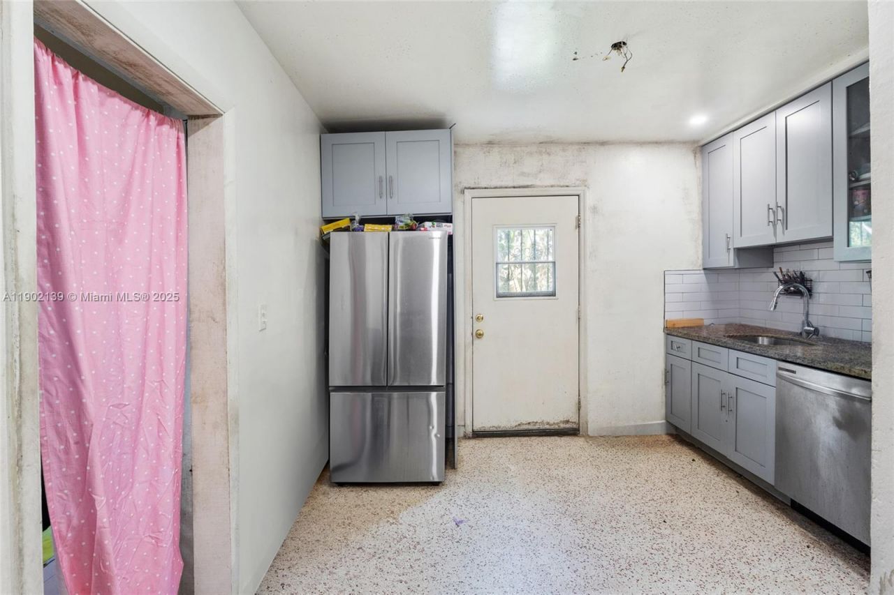 431 NW 116th St, Miami, FL 33168 Photo