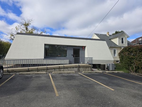 326 S Milwaukee Avenue, Libertyville, IL 60048