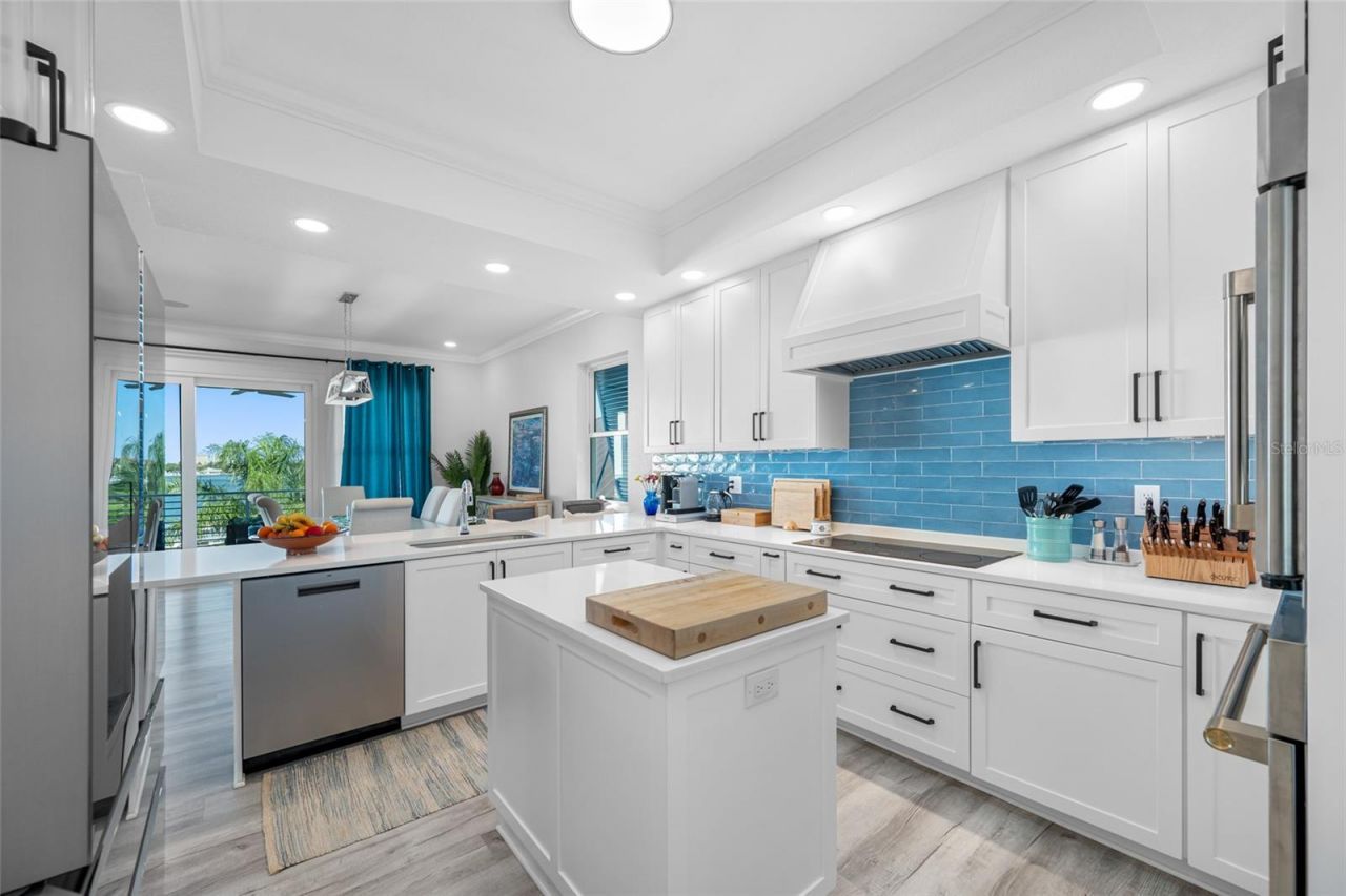 2813 Kipps Colony Drive S, Saint Petersburg, FL 33707 Photo