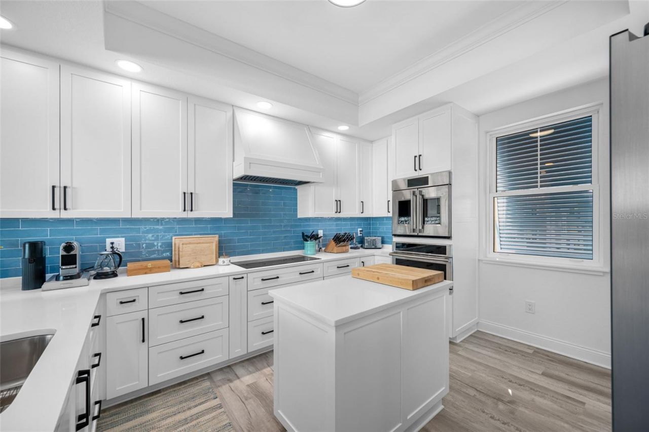 2813 Kipps Colony Drive S, Saint Petersburg, FL 33707 Photo