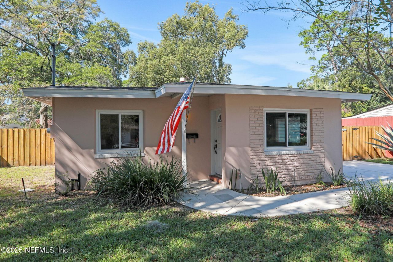 6172 Mercer Circle E, Jacksonville, FL 32217 Main Photo