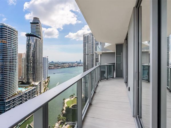 77 SE 5th Street, Unit 2806, Miami, FL 33131