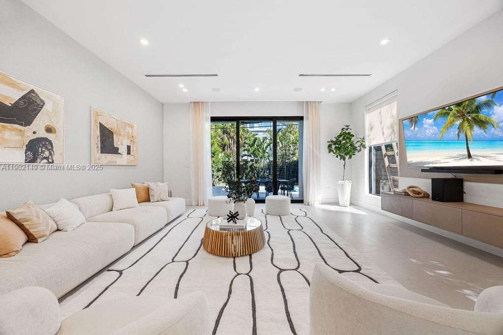 1220 NE 13th Ave, Fort Lauderdale, FL 33304 Photo