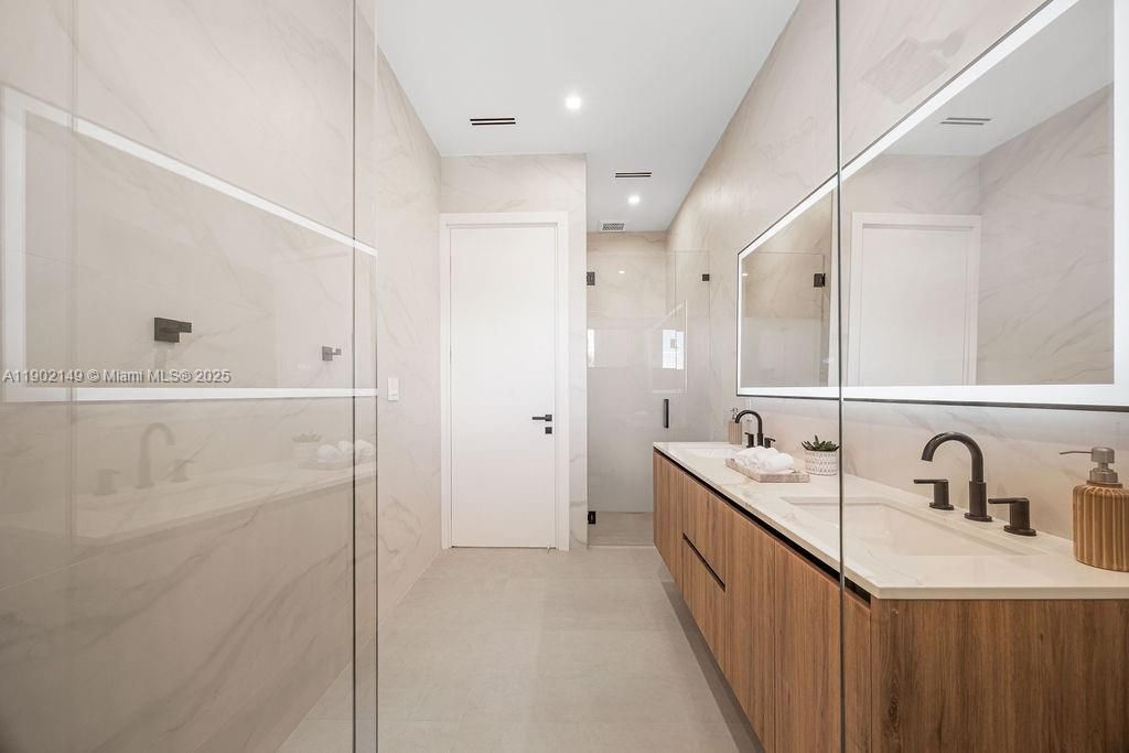 1220 NE 13th Ave, Fort Lauderdale, FL 33304 Photo