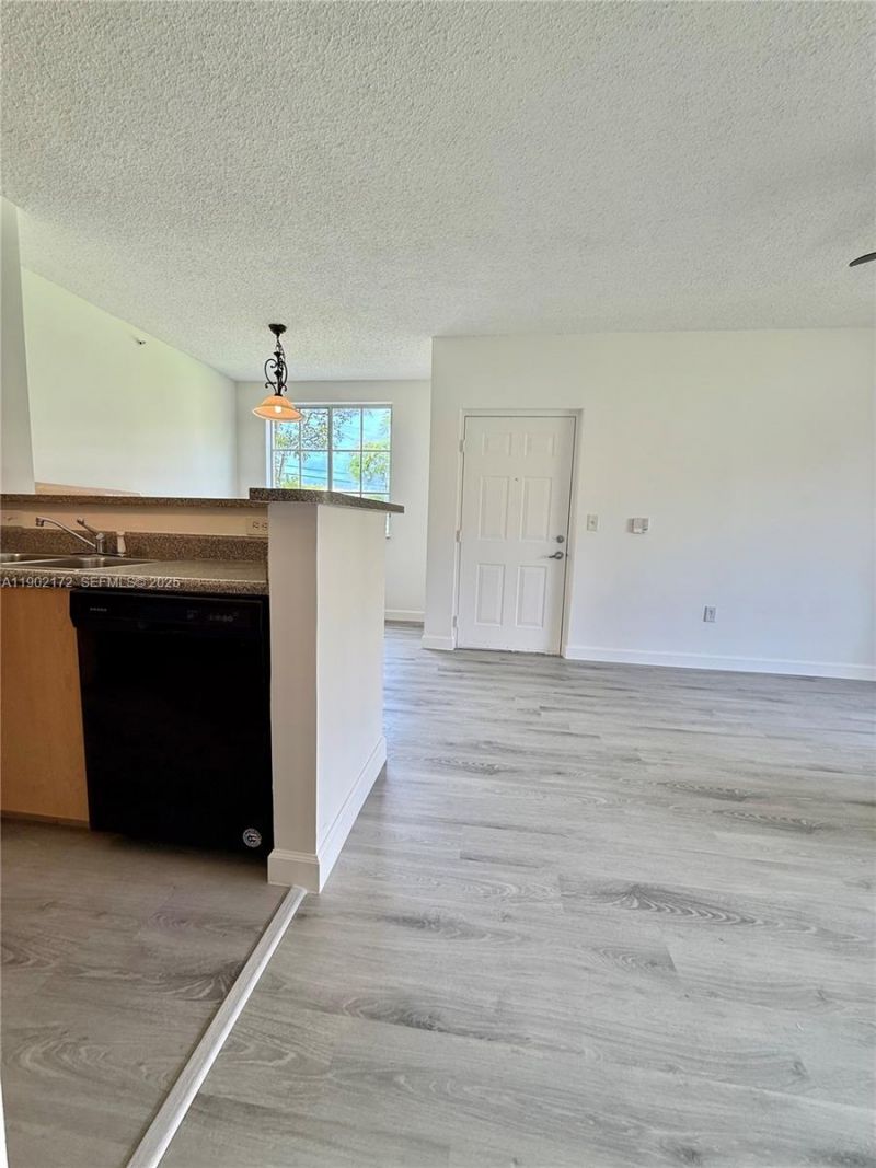 8010 N Nob Hill Rd, Unit 102, Tamarac, FL 33321 Photo