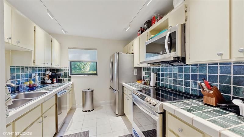 2113 NE 11th Ave, Unit 2113, Wilton Manors, FL 33305 Photo