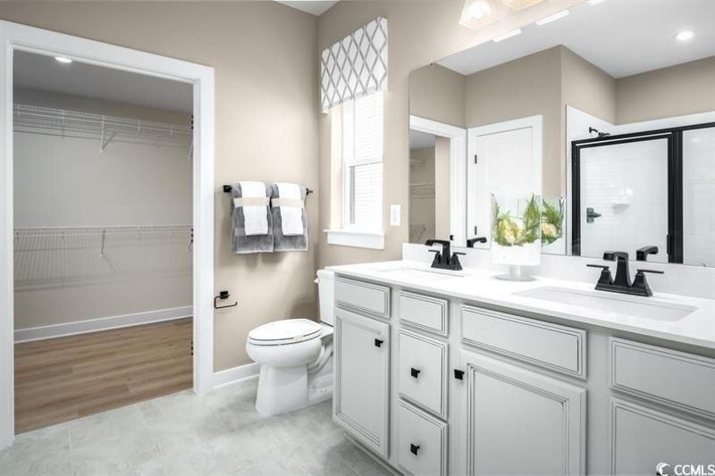 2260 Hazel Way Photo 4