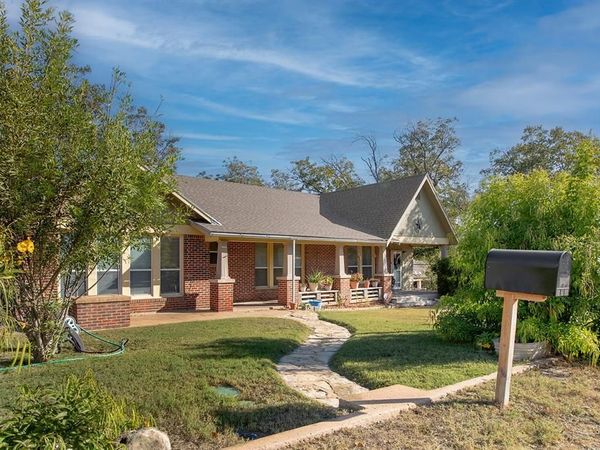 606 S Blackburn Street, Brady, TX 76825