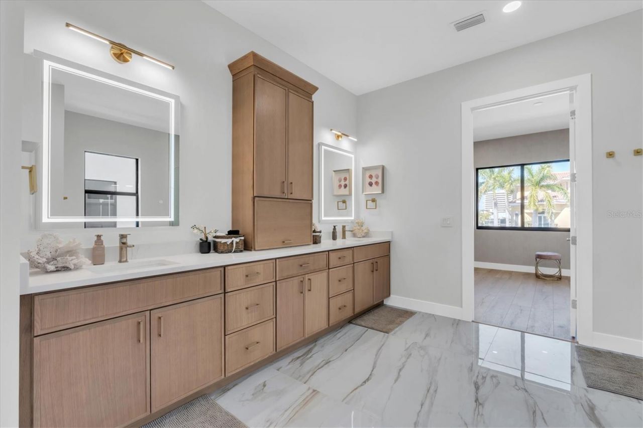 5966 Bayview Circle S, Gulfport, FL 33707 Photo