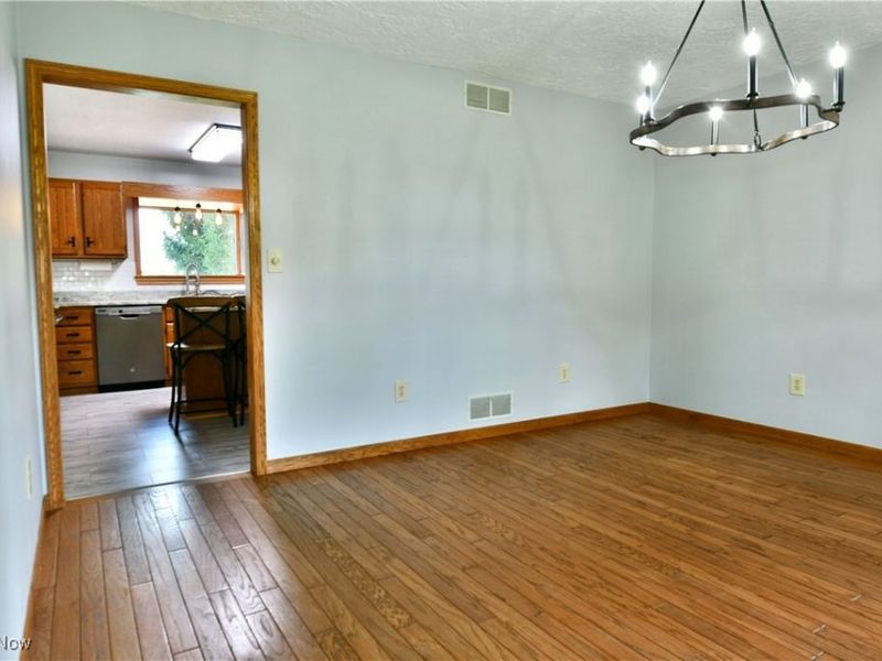 2486 Waynewood Drive NE, Fowler, OH 44418 Photo 10