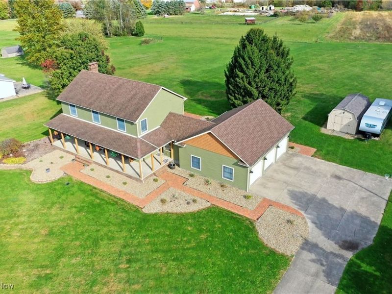 2486 Waynewood Drive NE, Fowler, OH 44418 Photo 2