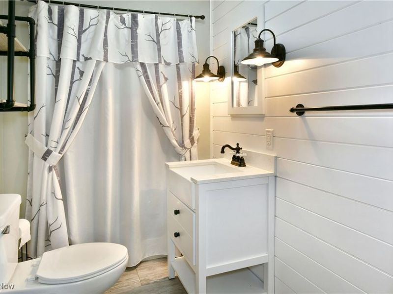 2486 Waynewood Drive NE, Fowler, OH 44418 Photo 24