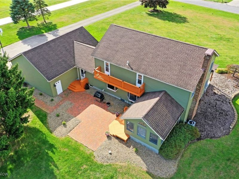 2486 Waynewood Drive NE, Fowler, OH 44418 Photo 4