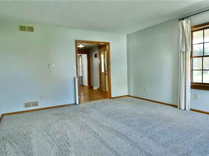 2486 Waynewood Drive NE, Fowler, OH 44418 Photo 8