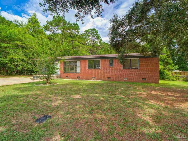6571 Cedar St, Milton, FL 32570