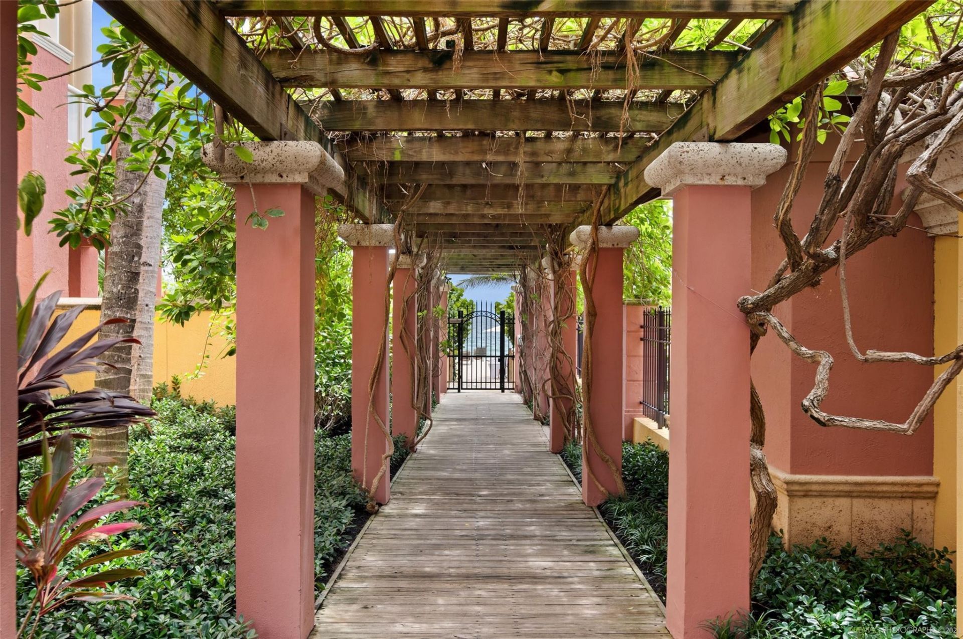 2110 N Ocean Boulevard, Unit 9D, Fort Lauderdale, FL 33305 Photo