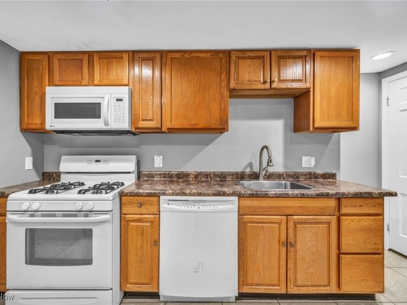 1552 E 254th Street, Euclid, OH 44117 Photo 11