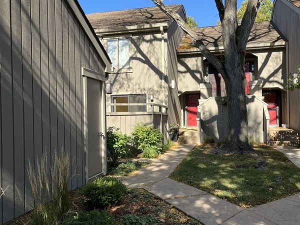 315 Bluff Court, Unit C, Lake Barrington, IL 60010