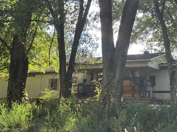 622 County House Rd, Livingston, TN 38570