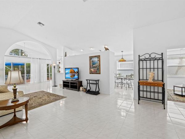 9650 Harbour Lake Cir, Boynton Beach, FL 33437