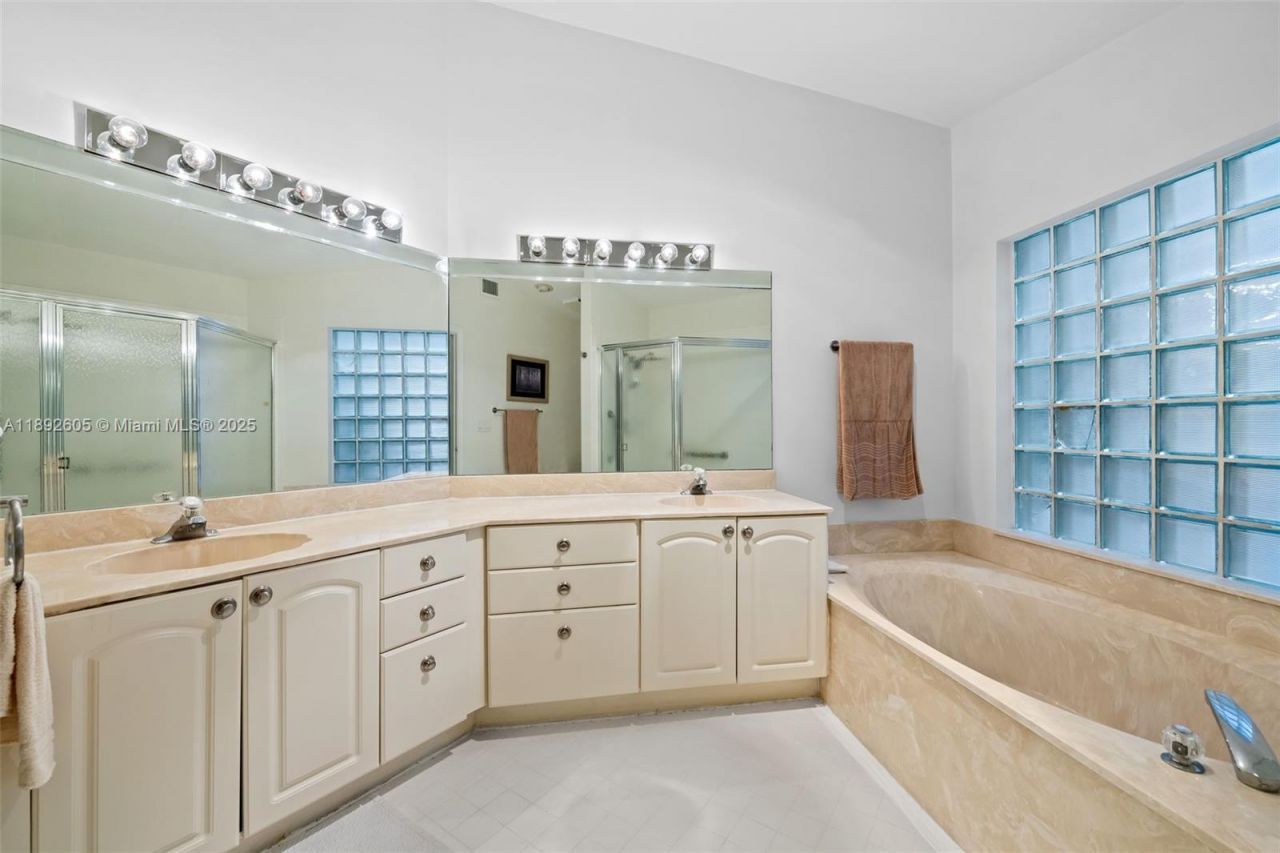 9650 Harbour Lake Cir, Boynton Beach, FL 33437 Photo