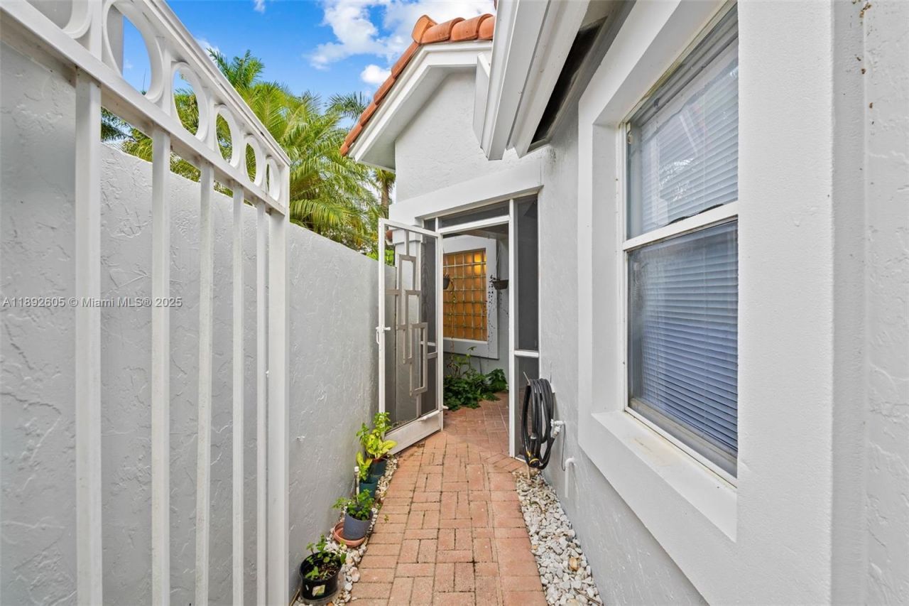 9650 Harbour Lake Cir, Boynton Beach, FL 33437 Photo