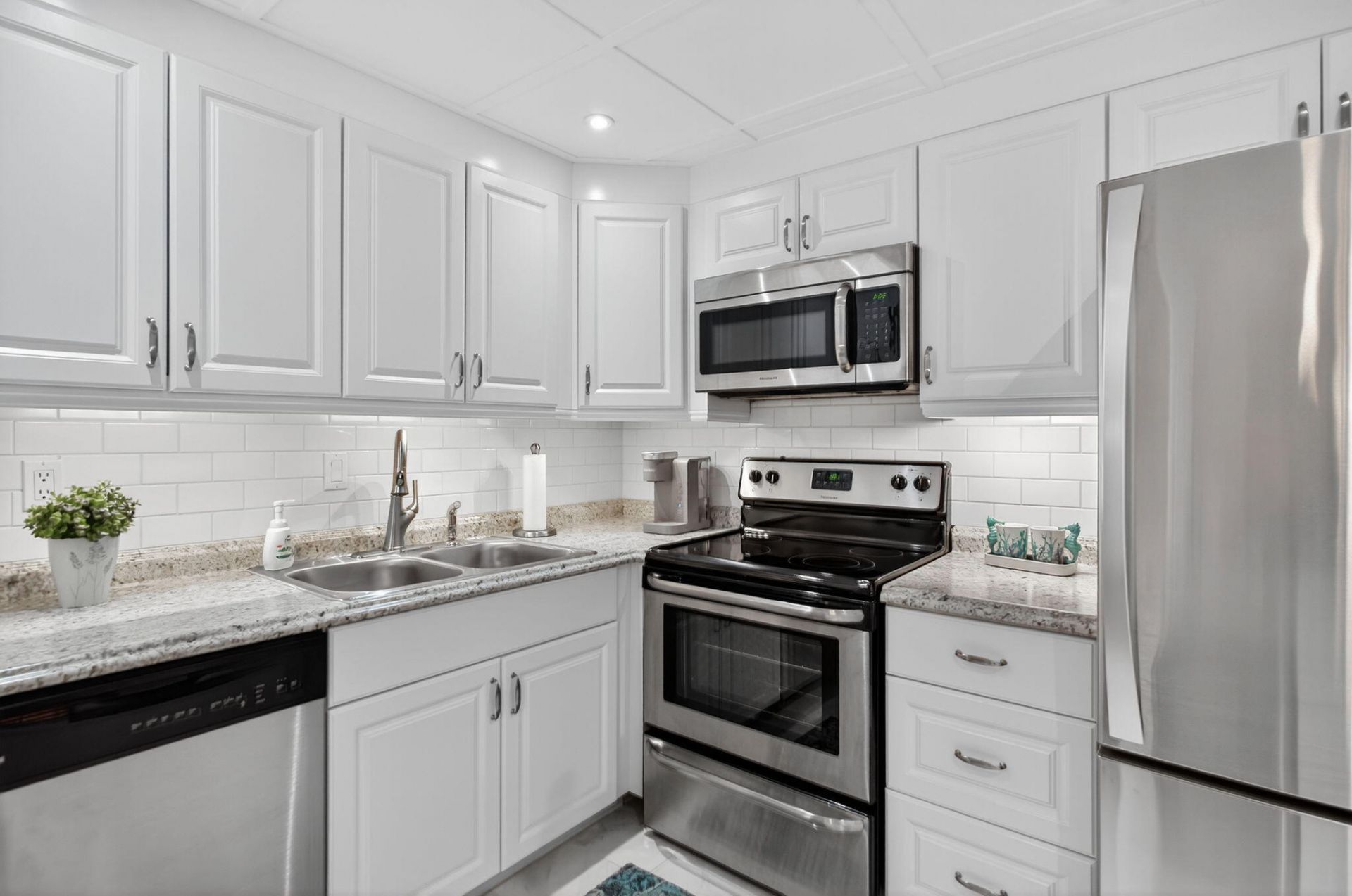 130 Cypress Club Drive, Unit 324, Pompano Beach, FL 33060 Photo