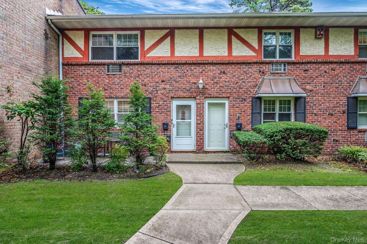 21 Glen Hollow Drive, Unit G2, Holtsville, NY 11742 Main Photo