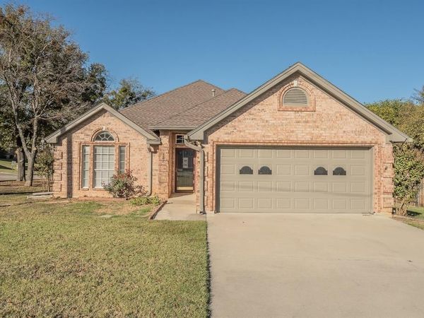 1304 S State Street, Decatur, TX 76234