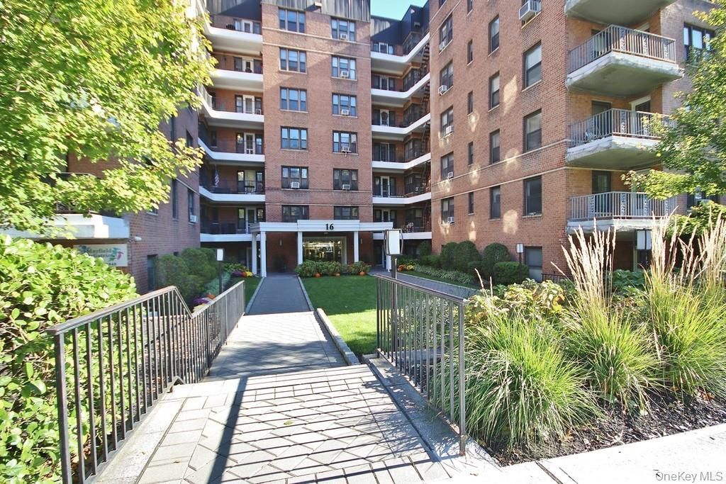 16 N Broadway, Unit 5R, White Plains, NY 10601 Main Photo
