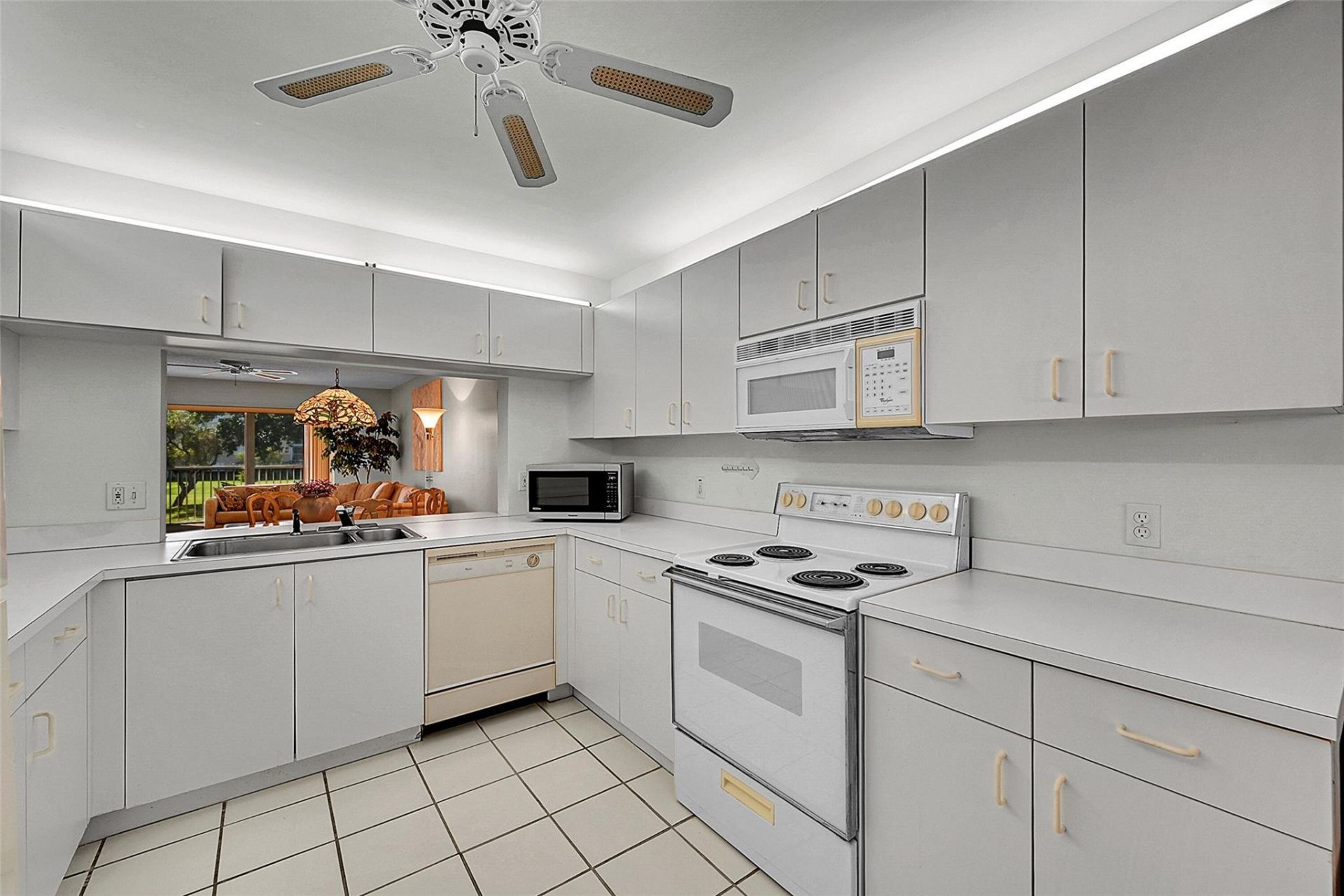 2560 NW 103rd Avenue, Unit 205, Sunrise, FL 33322 Photo