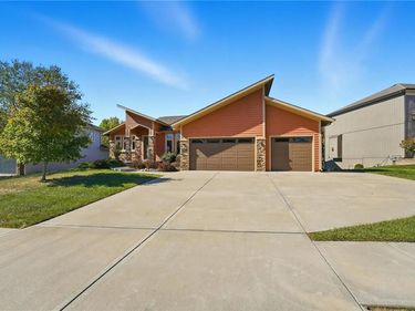 4500 SW Aft Drive, Lee's Summit, MO 64082