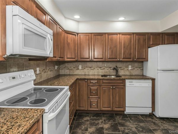 93 Palo Alto Drive, Plainview, NY 11803