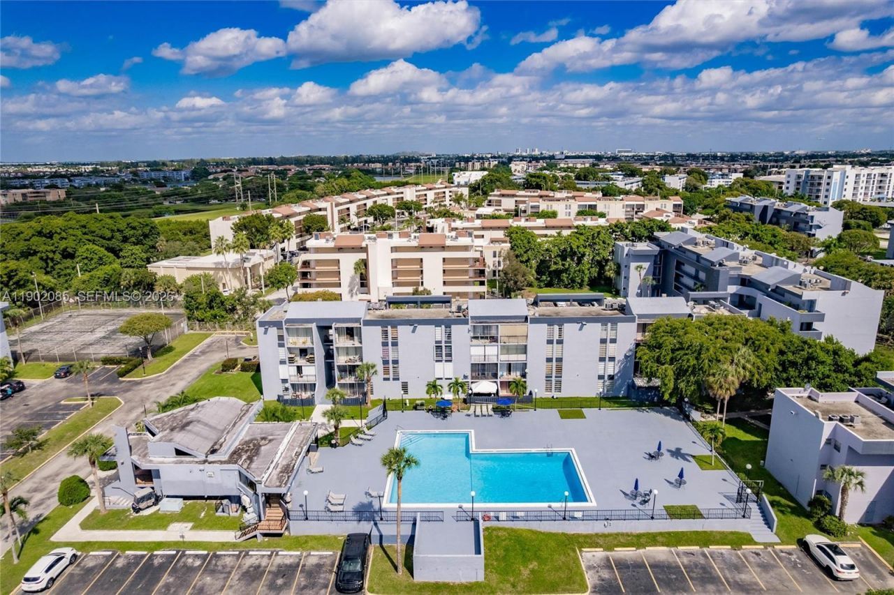 8821 W Flagler St, Unit 210, Miami, FL 33174 Photo