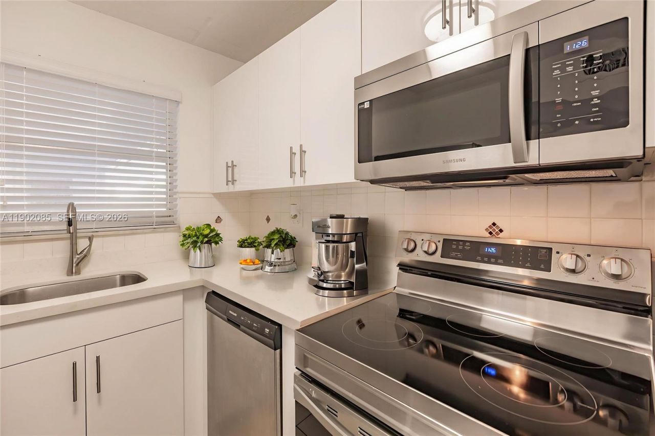 8821 W Flagler St, Unit 210, Miami, FL 33174 Photo