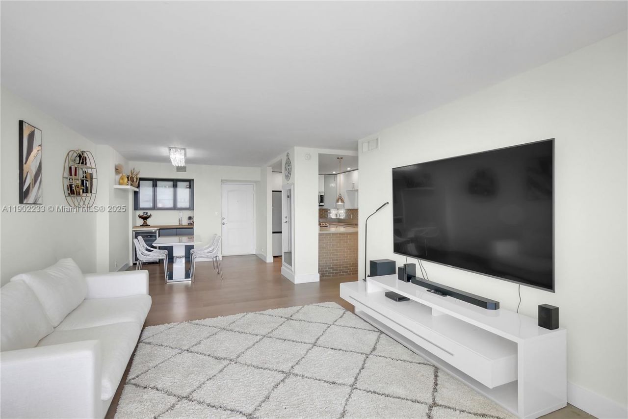 100 Bayview Dr, Unit 1008, Sunny Isles Beach, FL 33160 Photo