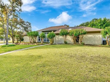 12401 Pleasant Valley Drive, Dallas, TX 75243