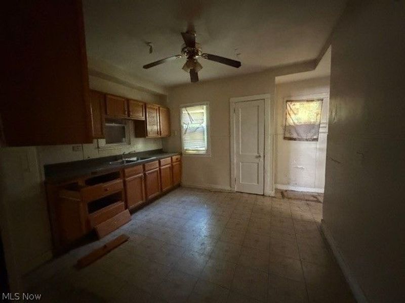 475 E 118th Street, Cleveland, OH 44108 Photo 15
