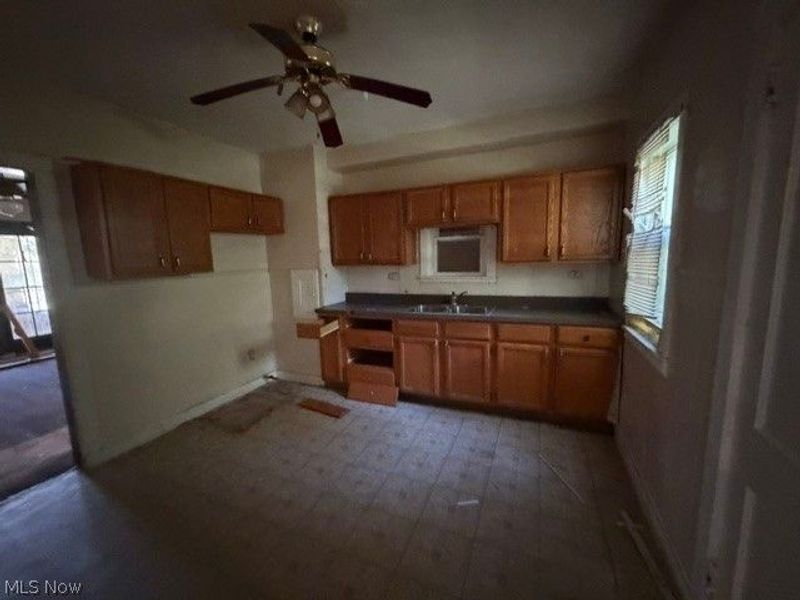 475 E 118th Street, Cleveland, OH 44108 Photo 16