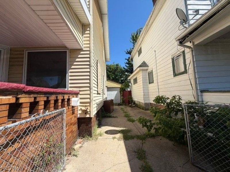 475 E 118th Street, Cleveland, OH 44108 Photo 3